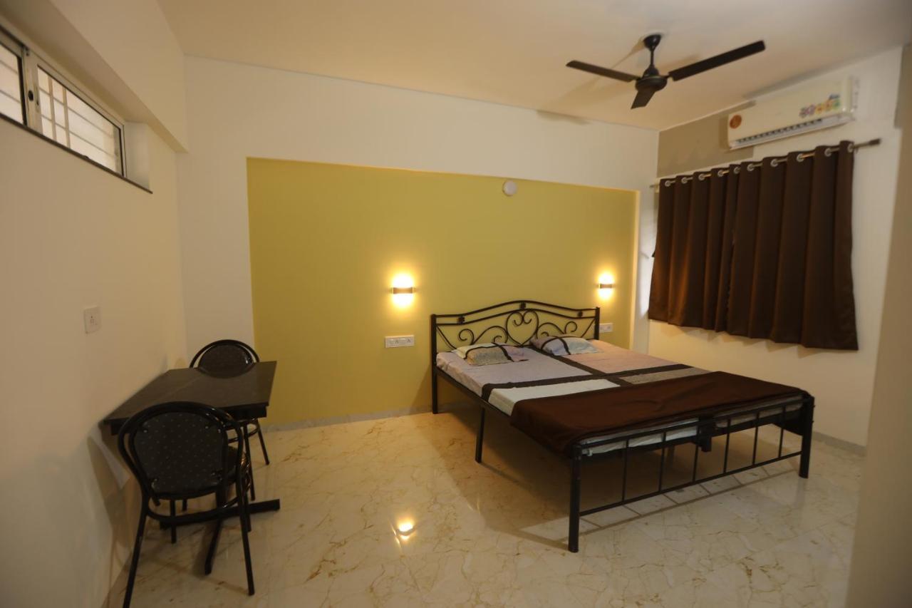 Shree Swami Samarth Resort Diveāgar エクステリア 写真
