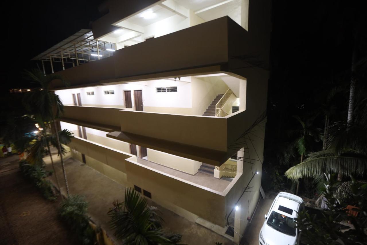 Shree Swami Samarth Resort Diveāgar エクステリア 写真