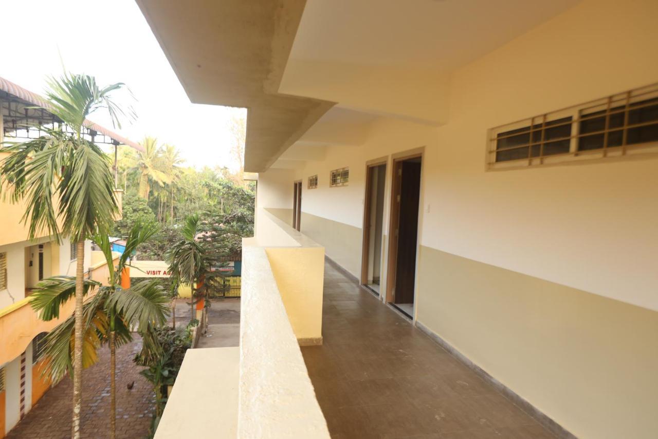 Shree Swami Samarth Resort Diveāgar エクステリア 写真